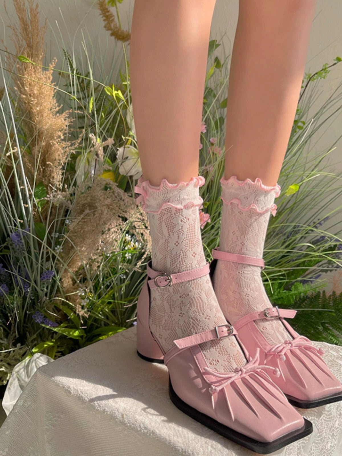 Ruffled Edge Lace Socks One Size / Black x Purple