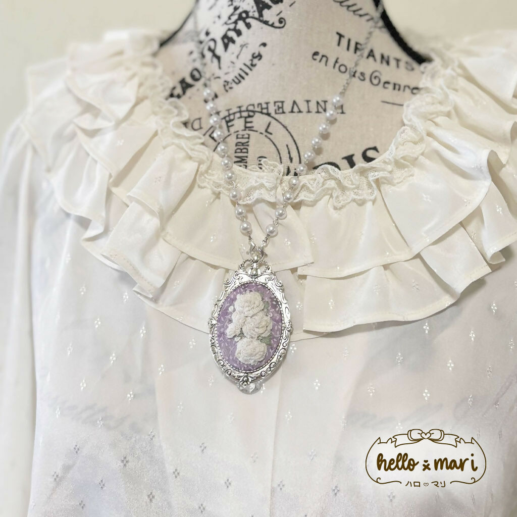 2-way-Embroidery-Cream-Roses-Necklace-Front