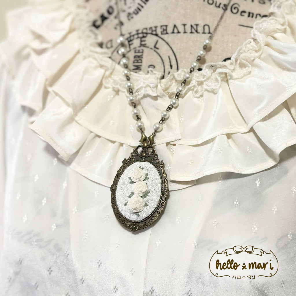 Classical-Ivory-Roses-Necklace