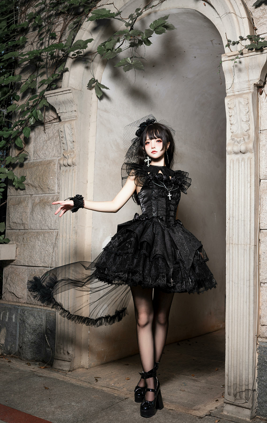 Rose Thorn Night Jumperskirt – Lolita Collective Rose Thorn Night Jumperskirt – Lolita Collective